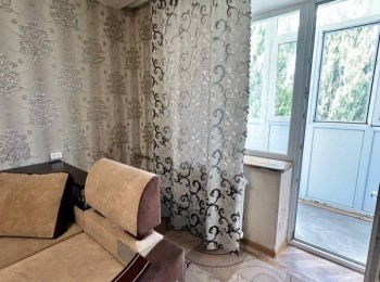 Однокімнатна квартира в тихому районі міста.
